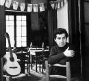 A Víctor le falta una guitarra