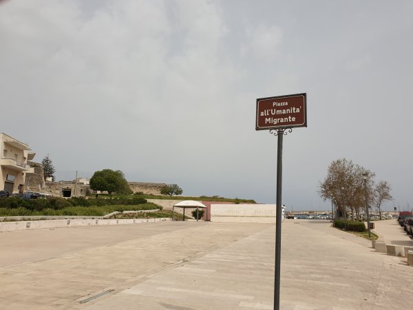 Piazza all'Umanità migrante