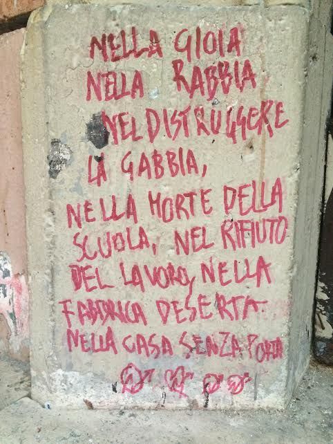 su un muro del Liceo Tasso di Roma