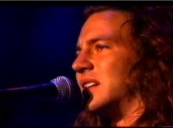 Ed Vedder singing "Masters of War" Ed Vedder singing "Masters of War"