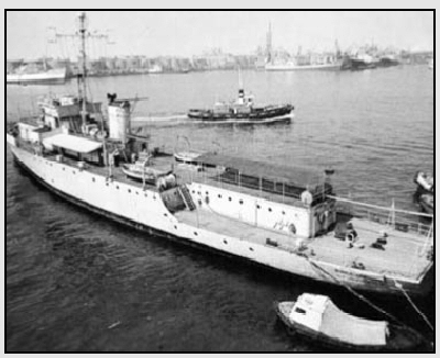 La nave „Garaventa“ nel porto di Genova.