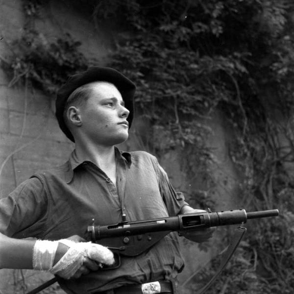 Jeune maquisard, fotografia di Emile Rougé.