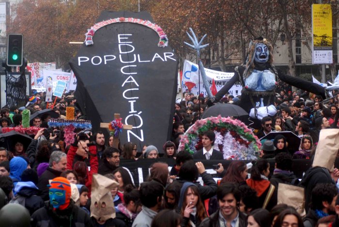 Nos fuimos quedando en silencio